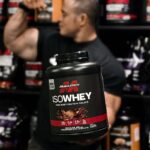 پروتئین ایزو وی ماسل تک دردست ورزشکارحرفه ای بدنسازی Iso Whey MuscleTech اصل