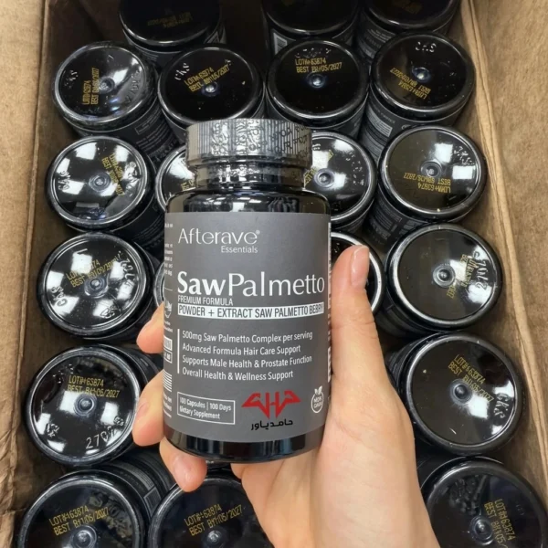 عکس گالری مکمل Afterave Saw Palmetto در دست، با چندین قوطی داخل کارتن – فروشگاه حامدپاور