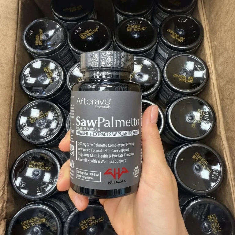 عکس گالری مکمل Afterave Saw Palmetto در دست، با چندین قوطی داخل کارتن – فروشگاه حامدپاور