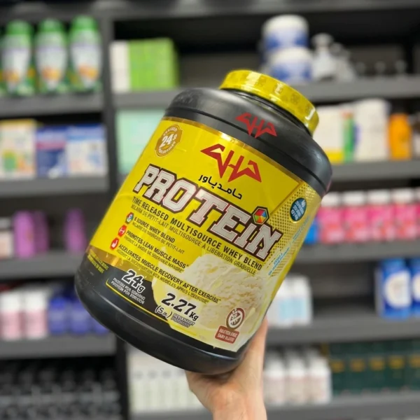 پروتئین وی ماموت حامدپاور مدل Multisource Whey Blend در دست کاربر، مناسب عضله‌سازی و ریکاوری