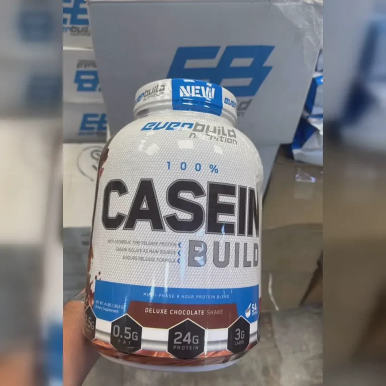 قوطی مکمل Everbuild Nutrition 100% Casein Build با طعم Deluxe Chocolate Shake و 24 گرم پروتئین در هر سروینگ