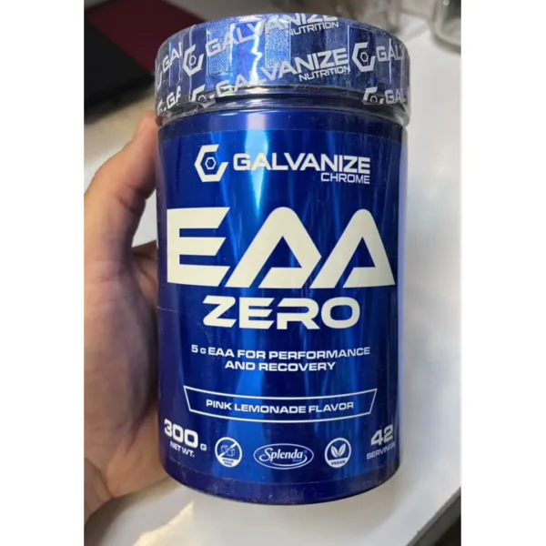نمای نزدیک قوطی آمینو اسید EAA زرو گالوانیز طعم پینک لیموناد (۳۰۰ گرمی)